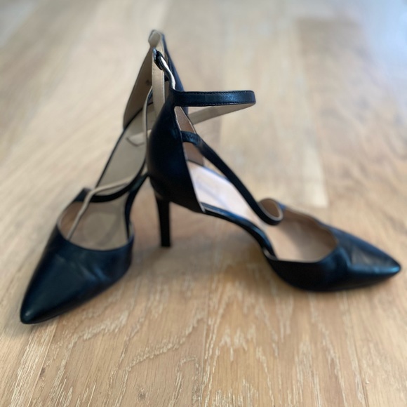 Naturalizer Black Leather Strappy Heels - Picture 2 of 4